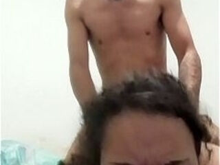 PUTINHA BRANQUINHA SE ACABA NA MINHA PICA, QUASE N&Atilde_O AGUENTA MAS ME PEDE LEITINHO NA BUCETA DO JEITINHO QUE ELA MAIS ADORA E O CORNINHO DEL