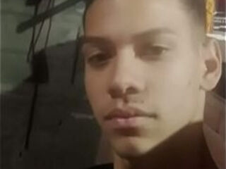 Homem gay/bi amassador te olhando fixamente para te fazer gozar, ser&aacute_ que voc&ecirc_ topa esse desafio quente?