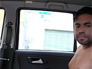 Exhibicionismo en servicio de taxi