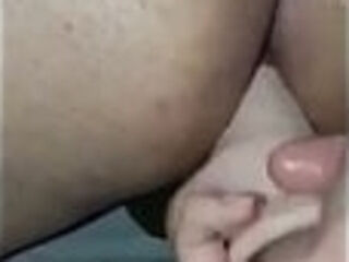 Completo de mi mujer dandome con el dildo