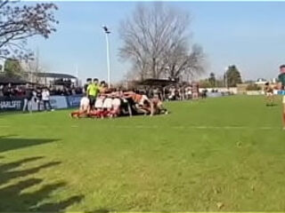 grupo de siete rugbiers HUMILLAN y DESTROZAN a unos INDEFENSOS deportistas de un equipo de procedencia ITALIANA