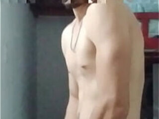 Masturbandome y mostrando un poco m&aacute_s de mi