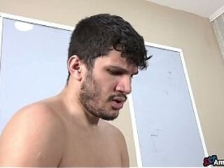 Ouvi minha Madrasta conversando Sobre Meu Pau com outra pessoa, acabei comendo ela gostoso