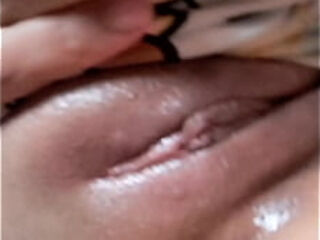 ME QUITO LA ROPA EN LA HABITACI&Oacute_N DE MI PADRASTRO TE ATREVES A VER ?