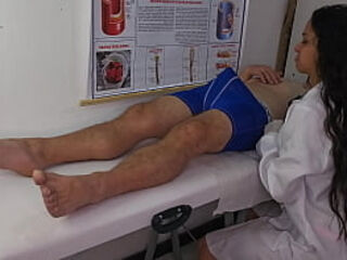 ENFERMEIRA se excita com pau do PACIENTE