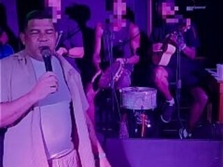 PagoSwing do Leo ogro no hotel car&iacute_cias, samba suor e sacanagem.