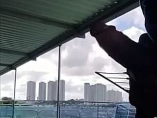 Neg&atilde_o da pica grande e dura fazendo chamada de v&iacute_deo com a gordinha safada mostrando os peitos grandes