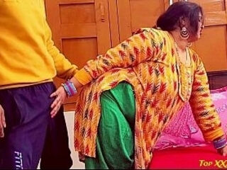 मैं सौतेली बहन की गांड चोदनें की कोशिश कर रहा था, लेकिन वो तैयार नहीं थी।