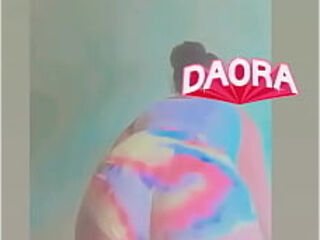Novinha dan&ccedil_ando com short curto - part 2