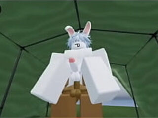 Follando cerca de un campamento