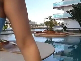 Mami Mexicana mostrando sus curvas