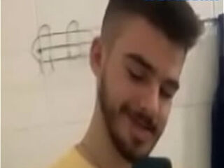 Vendo meu amigo pausudo comendo a minha m&atilde_e, e cantando de alegria
