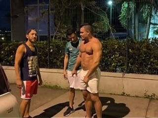 Dotados socando fundo no maromba na rua e no carro