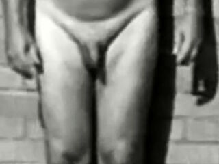 Sonniger Handjob mit einer dnischen Gromutter