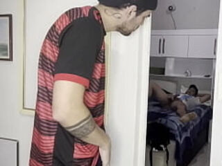 OS MANO FORAM ASSISTIR O JOGO E O CLIMA ESQUENTOU DEPOIS QUE O FLAMENGO GANHOU COM MUITO TROCA TROCA E LEITADA (TEASER)