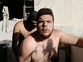 Dotados Fodem o Gordinho No Quintal No Sigilo (DOBRADINHA)