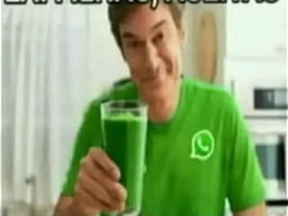 Homem com o suco do whatsapp