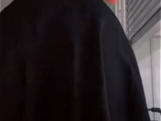 L&rsquo_intensit&agrave_ della mi eccitazione aumenta con ogni sguardo che ricevo. The intensity of my arousal increases ...