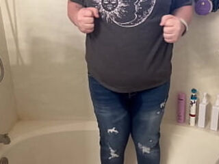 foxie wet her pants :[