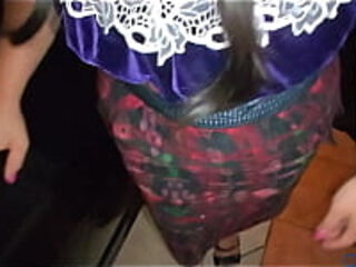 Latina sexy y culona se pelea con el novio y la deja sola en la calle