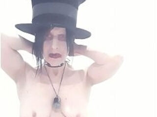 HOT GOTH GIRL FUCKS HERSELF HARD