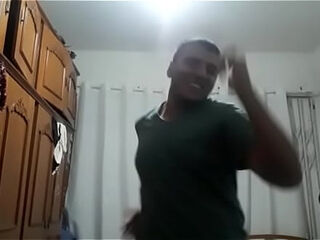 Eu virj&atilde_o todo feliz porqu&ecirc_ foi comer uma noia por 20 conto