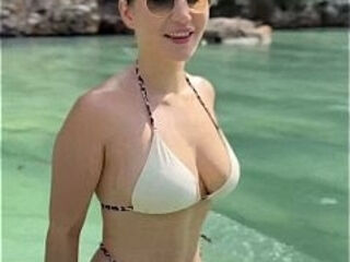 Amalia Davis Private And Passionate Vacation