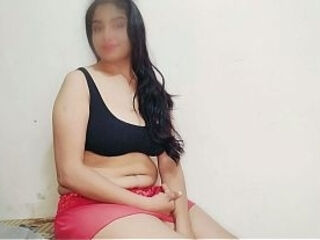 सौतेली बहन को न्यूड वीडियो चैट करते हुए पकड़ा, उसने मेरा लंड चूसा और फिर डॉगीस्टाइल में चुदवाई
