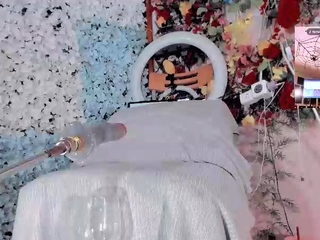 Amateur selfshot round fingers and toy inside the pussy