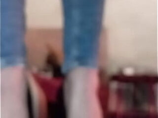 Latina en Tacones. Sexi. Pies delicados. Zapatos