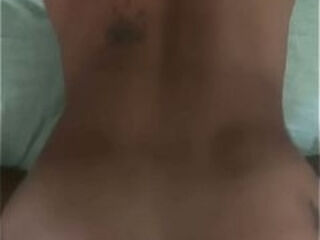 Que rico se goza un pasivo chupando un pene de 23 cm bien duro y luego entrando en su culo