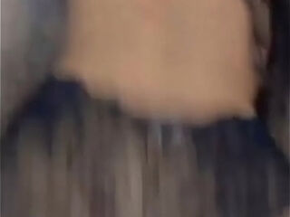 Morena  rebolando gostoso