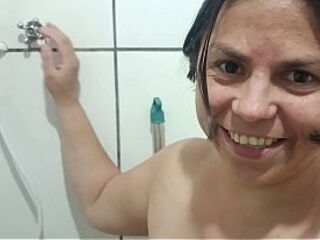 Fui no banheiro fazer a rafinha goza