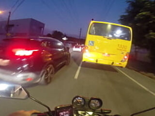 Motoboy gostoso pegando corredor nas entregas