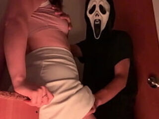 Estoy sola en casa y cuando entro al ba&ntilde_o todo se convierte en una pel&iacute_cula de terror