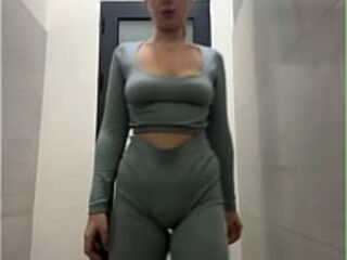 Colombian girl seduces a stranger at the gym and convinces him to have sex in her ca