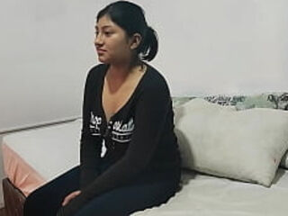 Hermosa jovencita Kiomi viene por un casting porno.