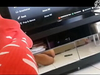 Magrinha se exibindo no espelho