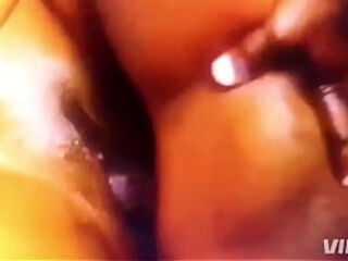 Une chaudasse se fait partouzer par le colocataire