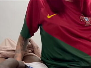 Meu enteado n&atilde_o estava bem, resolvi dar um ch&aacute_ de buceta para ele melhor e gozar dentro da minha buceta.