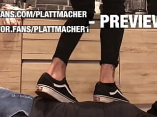 Trampling in vans and 86 kg on the slave
