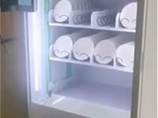 Plate gets fucked by vending machine - Meme