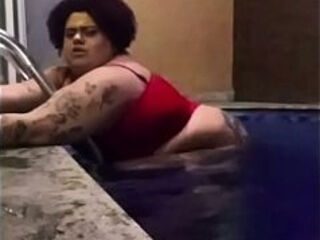 Muita bunda pra um submisso