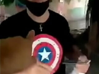 Rapaz tenta pegar no pau do Uber e gera uma grande confus&atilde_o