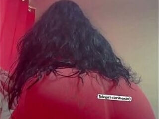 Gordita Peruana Haciendo sentadillas