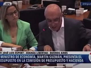 Pelado salvaje se coje a todos en la camara de diputados