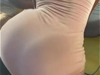She is Twerking to have sex