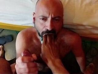 Careca e barbudo, cara de brabo, mas botei pra virar putinha sub na cama pra mim ( Pr&eacute_via)