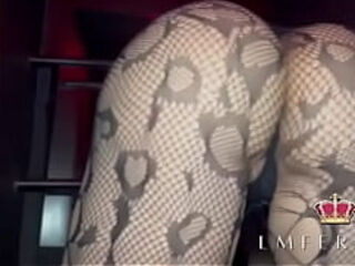 POV: Neg&atilde_o Pauzudo, fode casada loira com bunda enorme no pelo na casa de Swing e a safada goza gostoso.