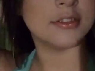 Larinha Bragas twitter @laribragass